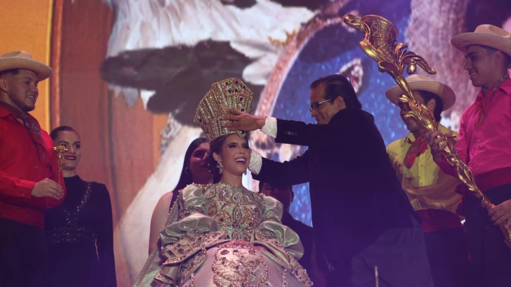¡Mazatlán coronó a Mariana I, Reina de los Juegos Florales del Carnaval Internacional 2026!
