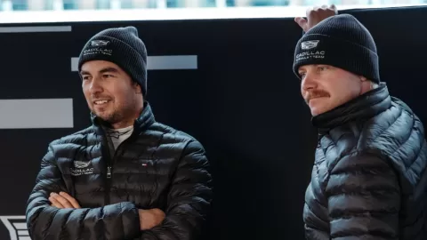 ¡Alarma en la F1! 'Checo' Pérez Respalda a Verstappen y Tacha de 'Caótico' el Nuevo Reglamento 2026: ¿El Fin de la Velocidad Pura?