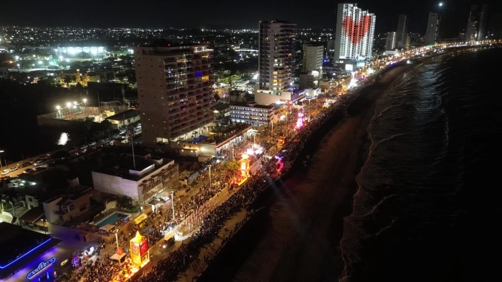 Más de 550 mil personas disfrutan el primer gran desfile del Carnaval Internacional de Mazatlán 2026