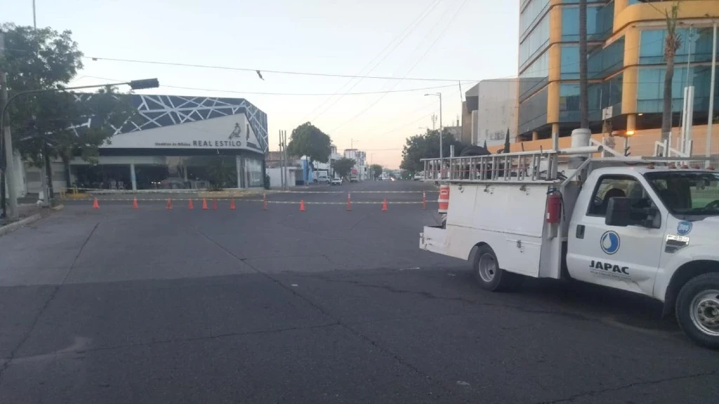 ¡Atención Culiacán! Cierre Total en Avenida Lázaro Cárdenas por Fuga de Agua: JAPAC Trabaja en Reparación Hoy, 27 de Febrero