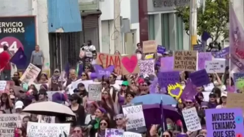 Cientos de mujeres marchan el 8M de 2026 exigiendo justicia y una vida libre de violencia en Sinaloa