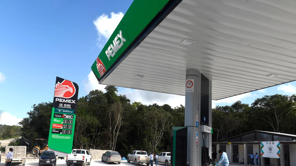México aplica descuento de 5 pesos al impuesto de diésel y gasolinas ante alza global