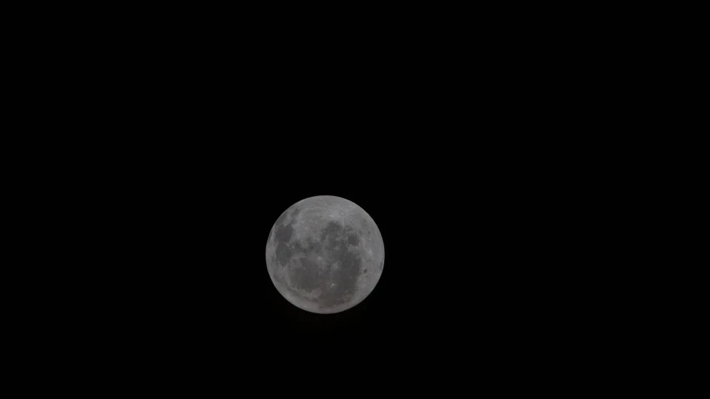 Artemis II: Astronautas Revelan Vistas Inéditas del Lado Oculto Lunar y Rompen Récord a Bordo de Orión