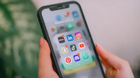 Europa Forja Frente Común para Restringir Redes Sociales a Menores: Cumbre Impulsa 'Mayoría Digital' y Plataformas Responsables