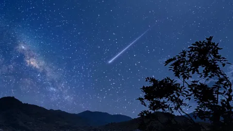 Julio 2026: Afelio Terrestre, Aniversario Lunar y la Fascinante Lluvia de Meteoros Delta Acuáridas Iluminan el Cielo
