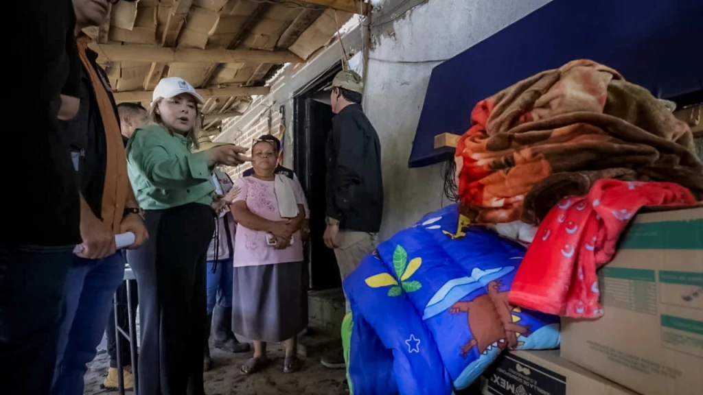 Recorre Gobernadora Yeraldine Bonilla localidades afectadas por lluvias en Mocorito