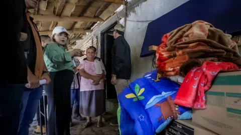 Recorre Gobernadora Yeraldine Bonilla localidades afectadas por lluvias en Mocorito