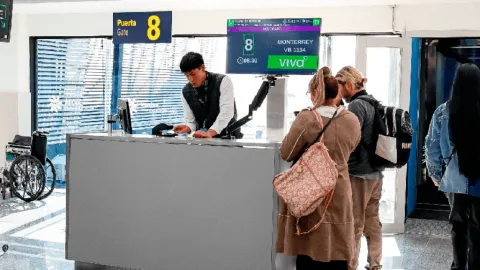 México Advierte a Viajeros a EE. UU. por Brote de Diarrea Explosiva con más de 1,600 Casos Confirmados
