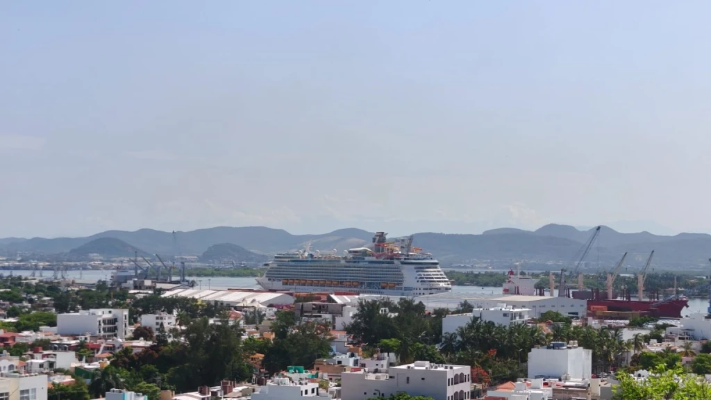 Mazatlán: "Navigator of the Seas" Impulsa Récord de Turismo y Derrama Millonaria en Agosto