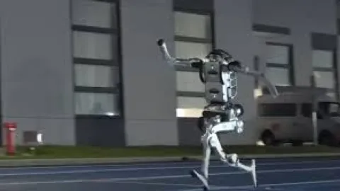“Superman” de Unitree: El Robot Humanoide que Desafía a Usain Bolt en Velocidad y Salto