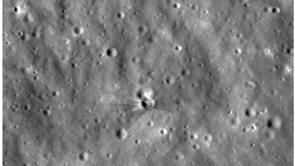 Impacto Lunar Histórico: La NASA Revela Imágenes Detalladas del Cráter de SpaceX en la Luna
