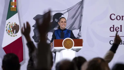 Sheinbaum Descarta Disolución de Poderes en Sinaloa Tras Nueva Licencia de Rocha Moya: Pide al Congreso Elegir Relevo Honesto y Capaz
