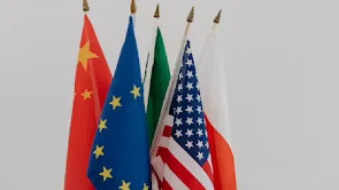 Guerra Fría Digital: China Denuncia "Acoso Tecnológico" de EE.UU. en Latinoamérica y Exige Fin a la Manipulación Política por Contratos Tech