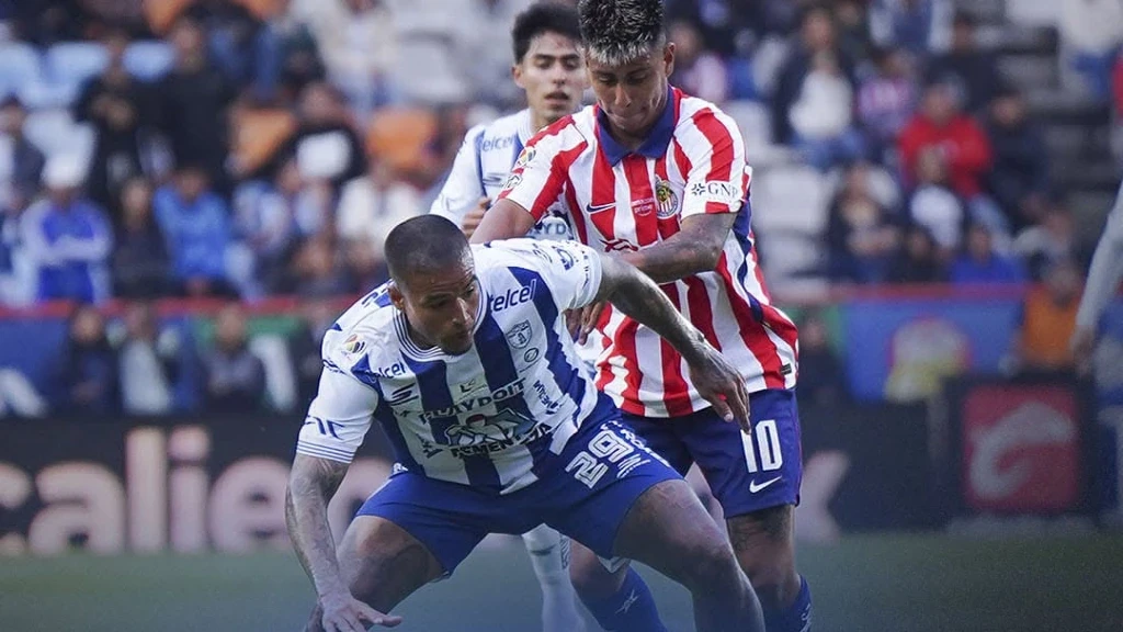 Rondón salva a Pachuca con penal ante Chivas y se afianza como líder de goleo en el Apertura 2026