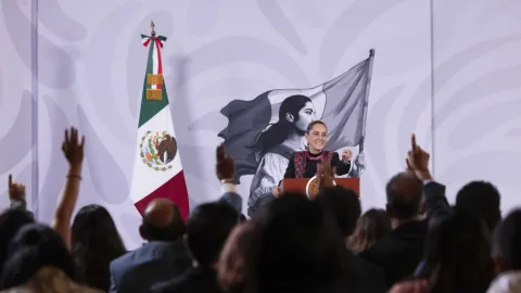 Sheinbaum Ataja Críticas sobre Injerencia de AMLO y Respalda Gestión con 69% de Aprobación