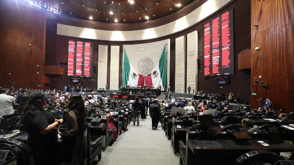 Congreso de México Inicia Periodo con Debate sobre Doble Nacionalidad, Paquete Económico 2027 y Luto Legislativo