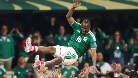 Julián Quiñones, el crack mexicano del Al Qadisiya, nominado al Balón de Oro 2026