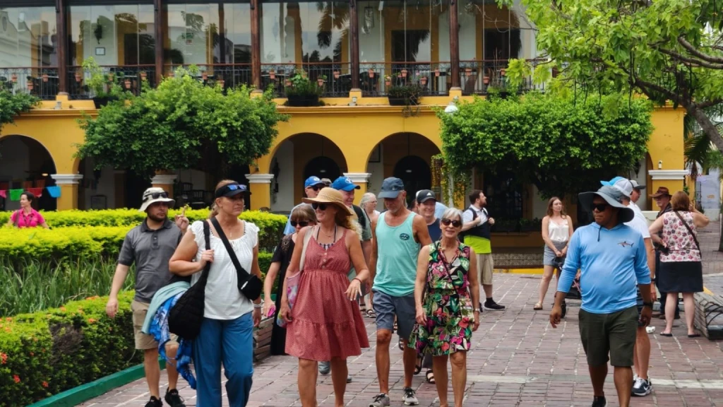 Recibe Mazatlán a más de 3,600 cruceristas este lunes