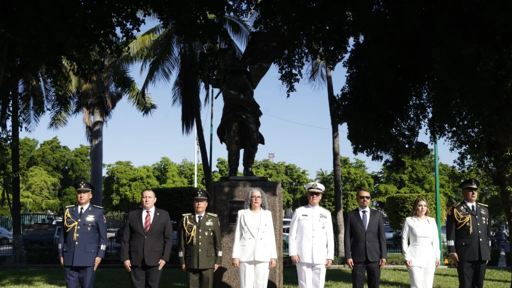 Gobernadora Graciela Domínguez encabeza izamiento por el 216 aniversario del inicio de la Guerra de Independencia