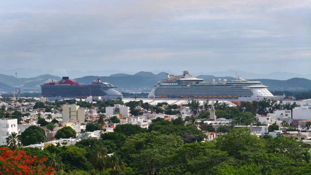 Arriban a Mazatlán los cruceros “Navigator Of The Seas” y “Brillant Lady” con más de 5,800 visitantes