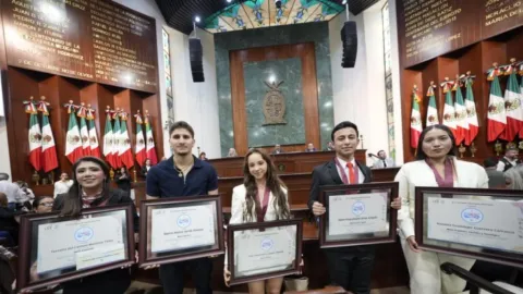Entrega Congreso de Sinaloa Premio al Mérito Juvenil 2026
