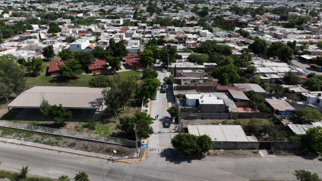 Gobierno del Estado pavimentará calles de acceso a 23 escuelas en Sinaloa
