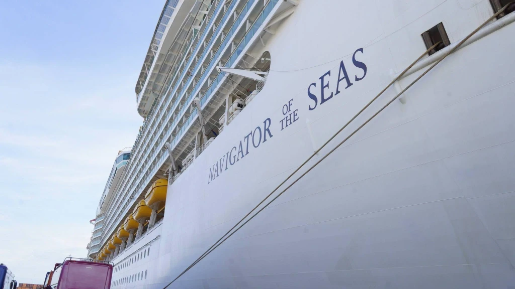Arriba a Mazatlán el Navigator of the Seas con más de 4,800 visitantes