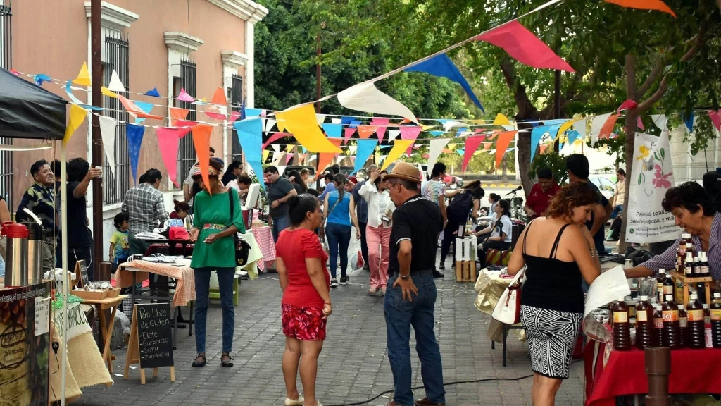 El Paseo de las Artes invita este jueves a una tarde de poesía, música y lectura