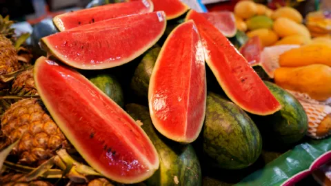 Jugosa y refrescante: Profeco informa precios mínimos y máximos de la sandía