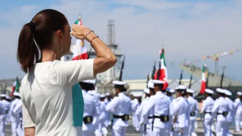 Gracias por defender nuestra soberanía: presidenta en el 205 Aniversario de la Armada de México