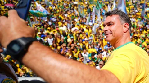 Brasil a Segunda Vuelta: Flávio Bolsonaro Supera a Lula por Escaso Margen