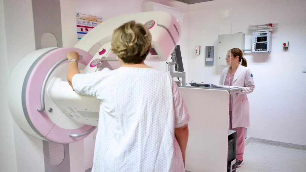 Invitan a las mujeres a realizarse estudios para la detección oportuna del cáncer de mama y cuello uterino