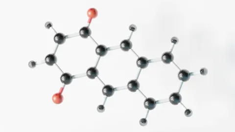 Revolución Peptídica: Cómo Pequeñas Moléculas Impulsan la Biotecnología con IA y Digitalización en 2026