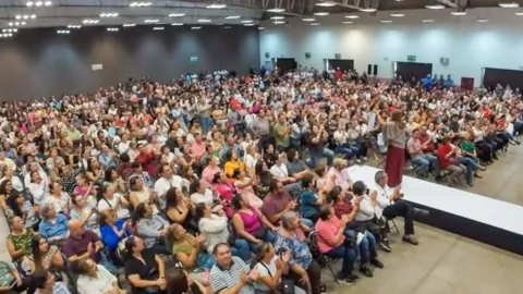 “Lo mío es amor por Culiacán”: acompañada de más de mil simpatizantes, Tere Guerra continúa su trabajo territorial