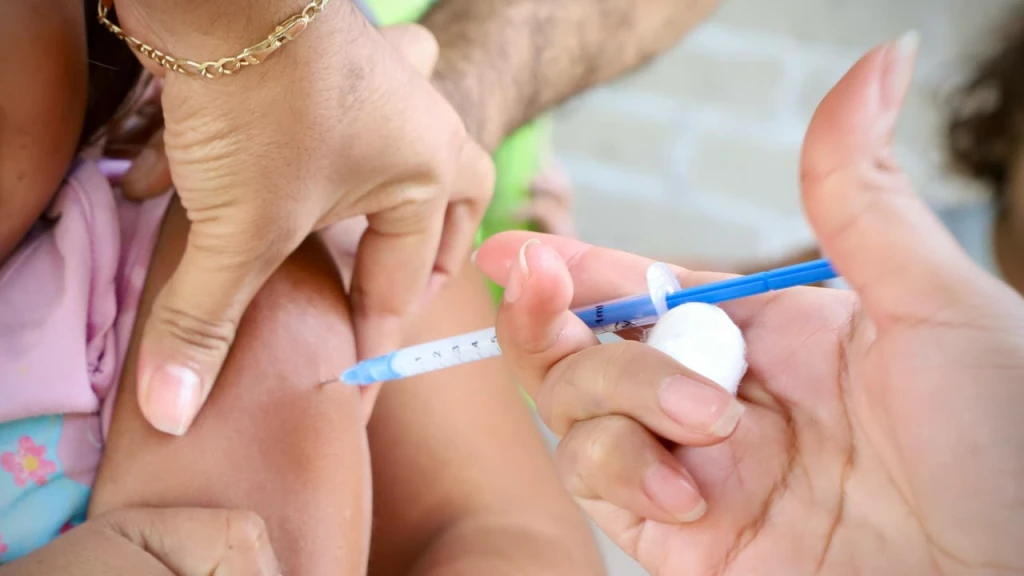 Secretaría de Salud inicia campaña de vacunación invernal y refuerza la protección contra el VPH
