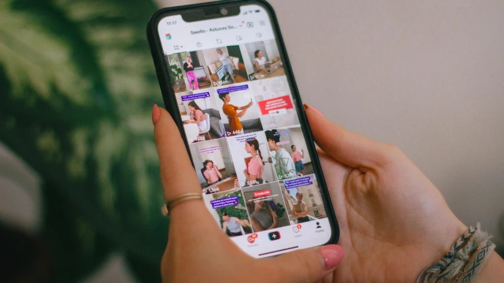 Gigantes digitales como Meta, Google, X y TikTok aceptan decreto para blindar a menores de contenido peligroso en 30 días