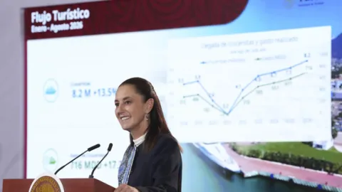 Presidenta destaca récord en turismo con 67.7 millones de viajeros, 32.7 millones de turistas y derrama económica de 24 mil 152 mdd