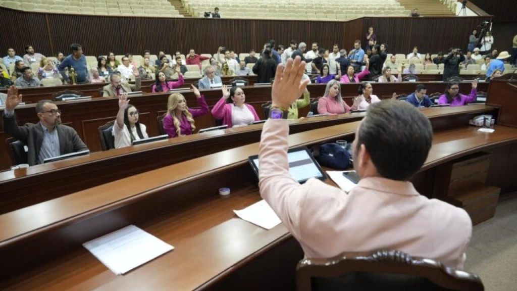 Dan lectura a seis nuevas iniciativas en Congreso de Sinaloa