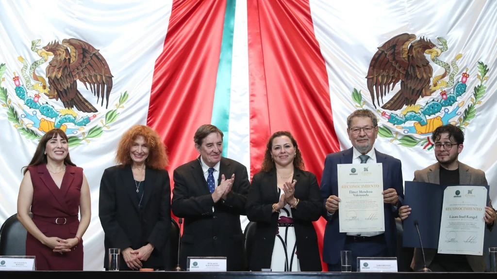 La Cámara de Diputados entrega el premio “Excelencia en Letras de Humanidad 2026” al escritor sinaloense Élmer Mendoza