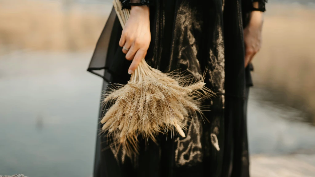 Estilo Witchy: La Tendencia de Moda que Conquistará el Otoño 2026 con Inspiración Mágica