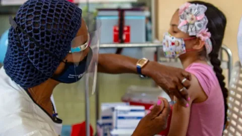 Sarampión en América: Casos se Quintuplican con Más de 55,000 Contagios y 77 Muertes, Alerta OPS