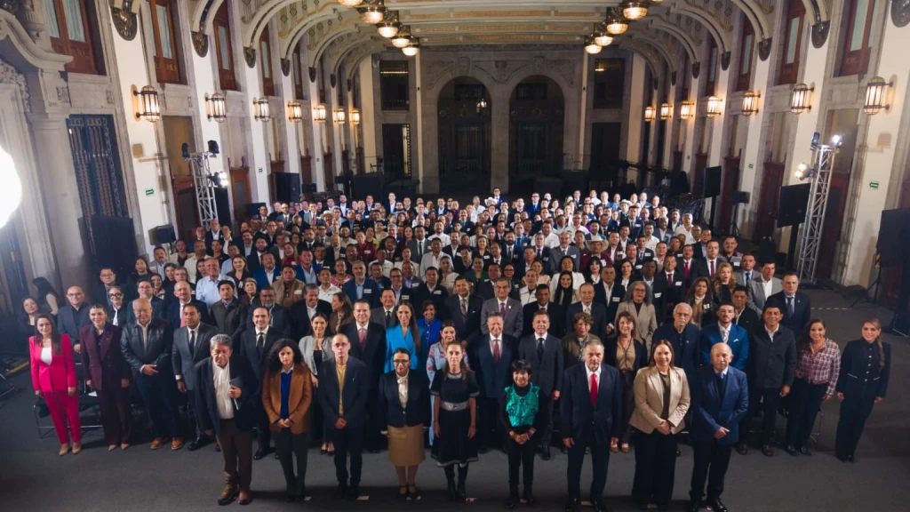 Gobernadora participa en reunión nacional sobre Programa de Viviendas para el Bienestar con presidenta