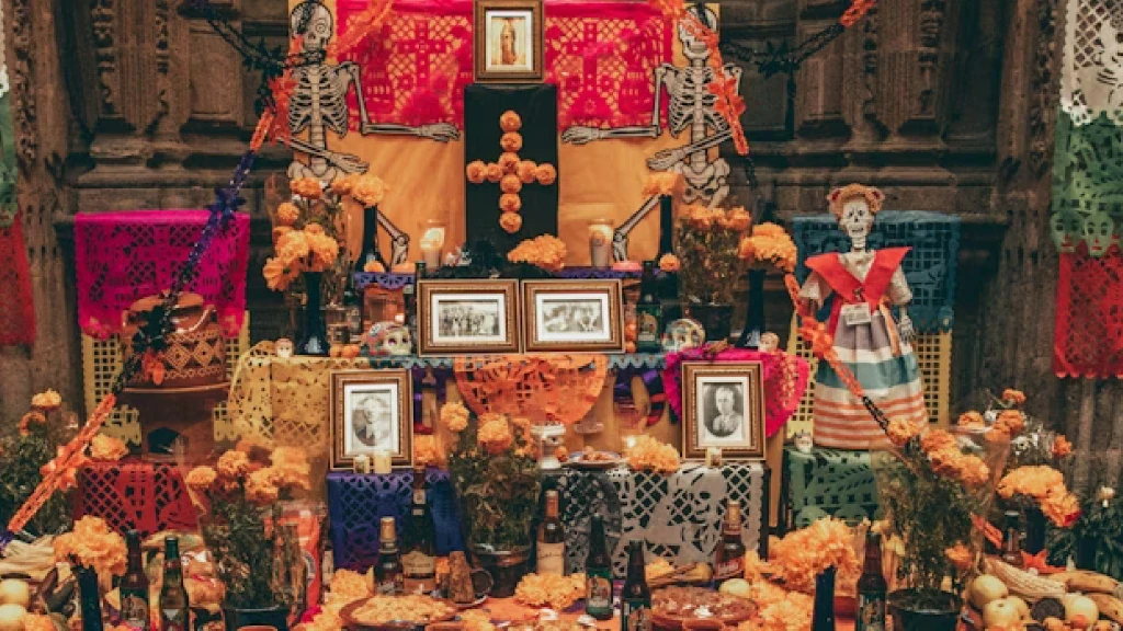 Ofrenda de Día de Muertos 2026: 5 Claves para un Altar Significativo sin Desequilibrar tu Bolsillo