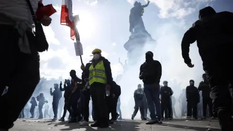 Francia Amanece con Destrozos y Tensión Tras Jornada de Protestas Masivas: Más de 410 Mil Manifestantes y Mil Detenidos
