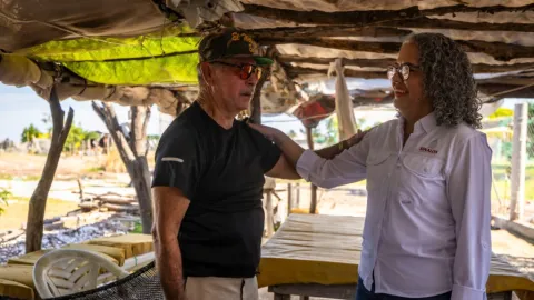 Estos apoyos representan fortaleza para nosotros: Don Emilio Ahumada, primer beneficiado por afectaciones de mar de fondo