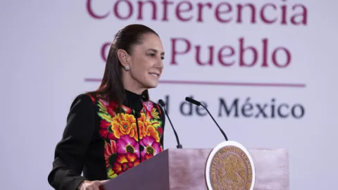 Hay muchos apoyos fiscales al autotransporte como IEPS e ISR; beneficio por peaje será a empresas con ingresos de 250 mdp: presidenta