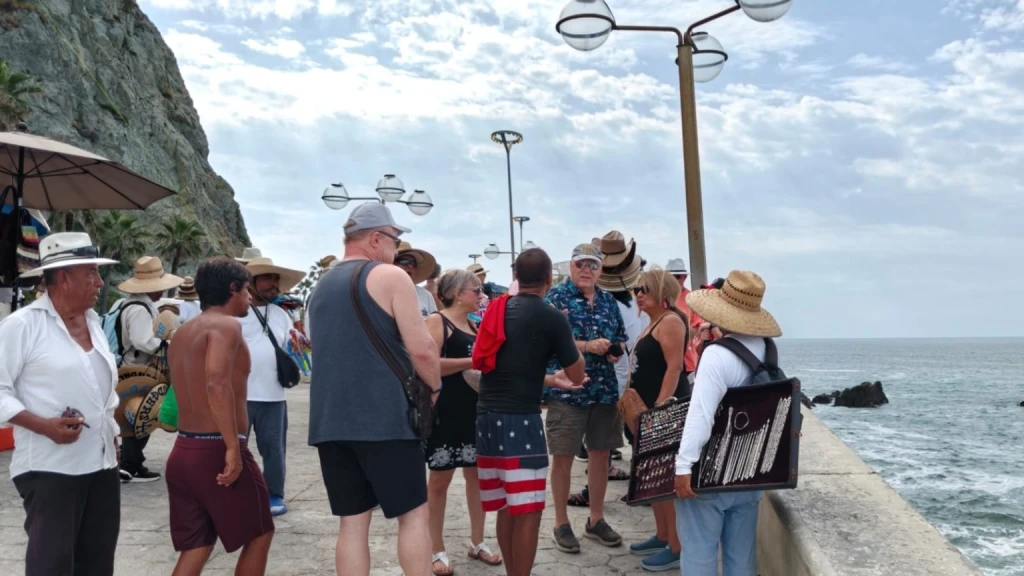Consolida Mazatlán su dinamismo turístico con segundo día consecutivo de doble arribo de cruceros