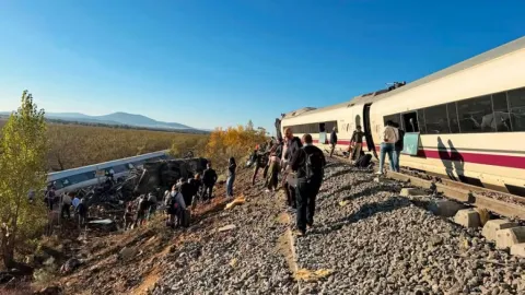 Tragedia Ferroviaria en España: Al menos 68 Muertos y 80 Heridos en Colisión de Trenes de Alta Velocidad