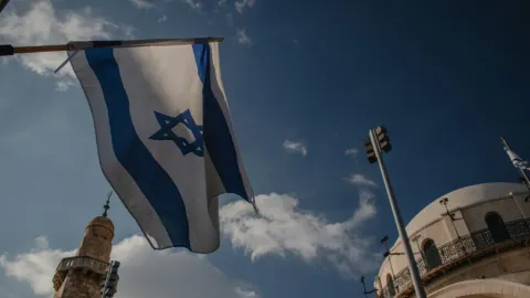 Israel en el limbo político: Elecciones sin mayoría clara abren negociaciones para formar gobierno