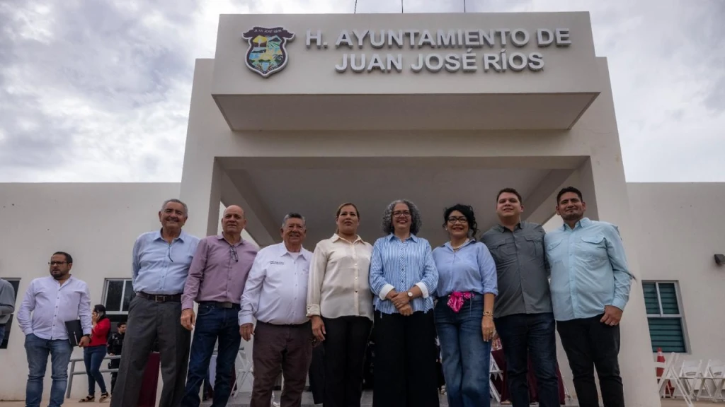 Recorre Gobernadora Graciela Domínguez instalaciones del H. Ayuntamiento de Juan José Ríos